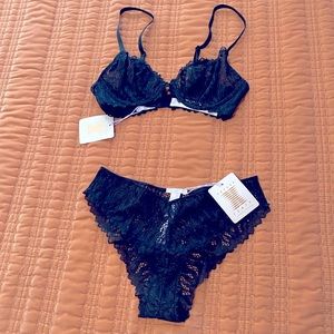 NWT Savage X Fenty Fast Lane Bra & Panty Set